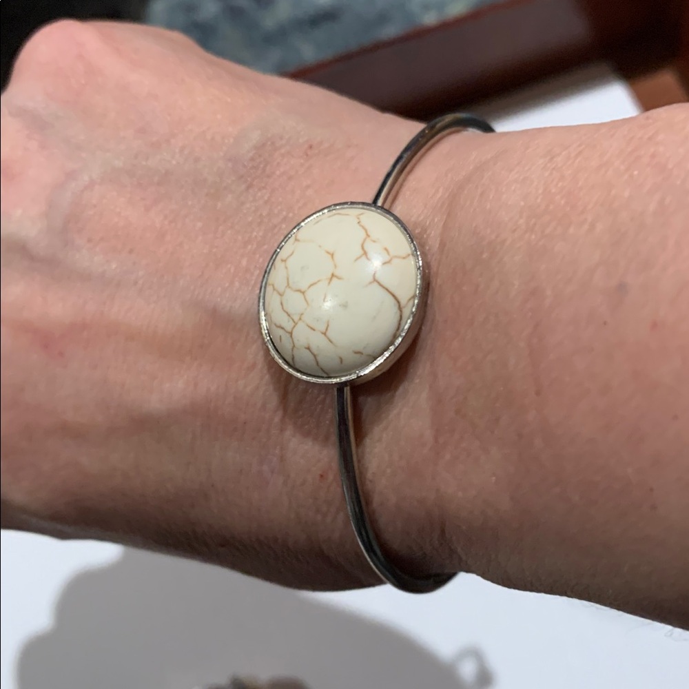 Paparazzi faux white howlight stone wire cuff bracelet, ring w stretchy fit 6-9 - Picture 6 of 6